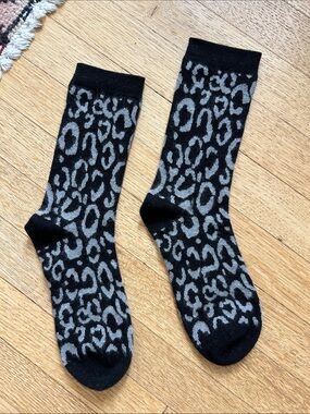 NATORI women’s Black & Gray Leopard Crew Socks size 7 new